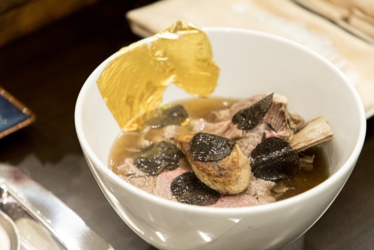 Phở dát vàng và có nấm truffle