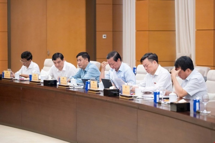 Các đại biểu tại cuộc họp. Ảnh: QH