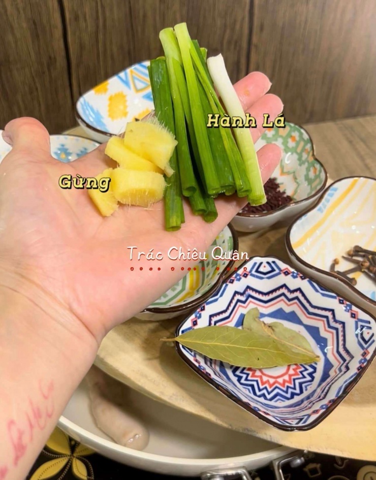 Cách làm lòng già chiên giòn: Gừng hành