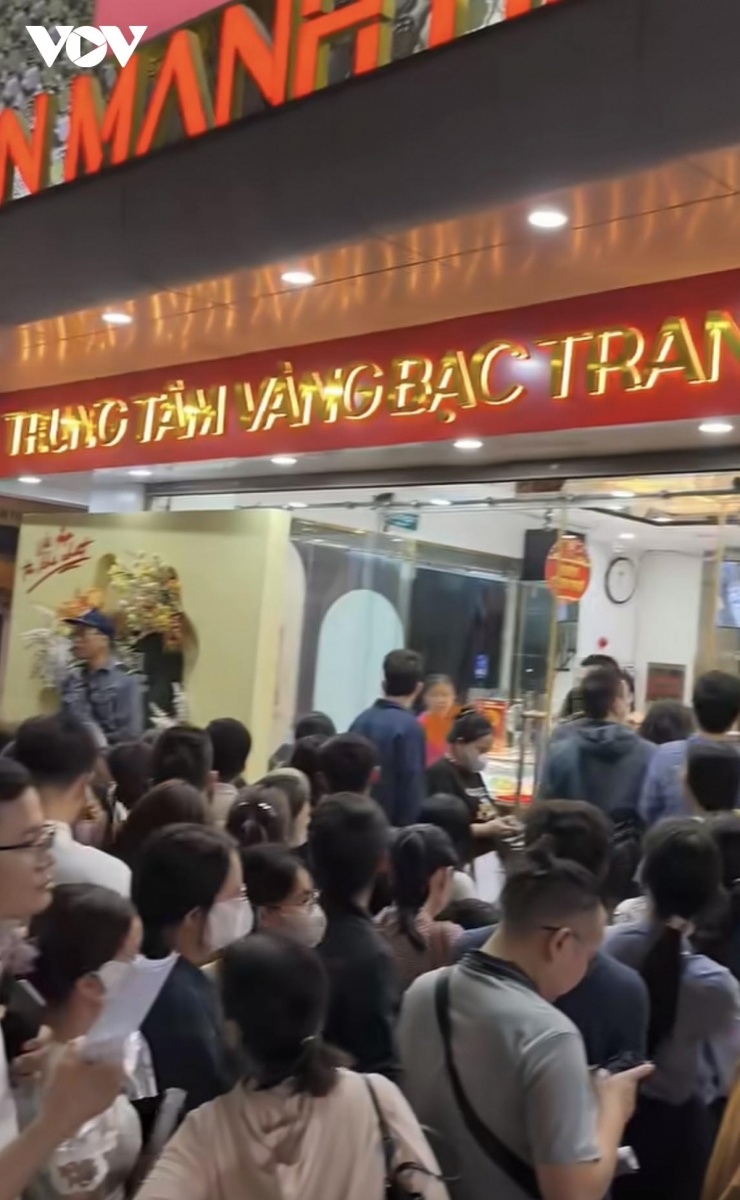 Trả tiền thật, nhận giấy hẹn: Rủi ro nào từ giao dịch mua vàng trả tiền trước? - 3