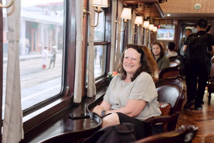 Hành khách đi trên đoàn tàu