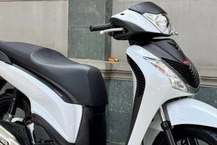 Giá xăng trên dưới 30.000 đồng/lít, đổ đầy bình xe máy tốn bao nhiêu tiền?