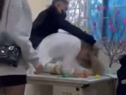 Nữ sinh lớp 12 Trường Cao đẳng Điện tử - Điện lạnh Hà Nội bị đánh dã man trong lớp học: Công an đã tiếp nhận vụ việc