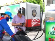 Bán xăng E10 trên toàn quốc trong tháng 4