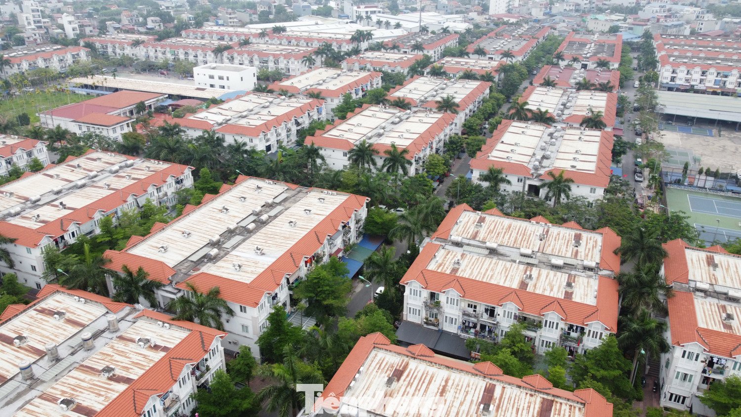 Đoàn thanh tra xác định, Công ty Pruksa triển khai dự án chậm (thời hạn 2017), không hoàn thành các hạng mục, đến năm 2022 mới đề nghị điều chỉnh, gia hạn tiến độ thực hiện. Đến thời điểm thanh tra (9/2025), dự án vẫn chưa hoàn thành việc bồi thường, giải phóng mặt bằng, chưa hoàn thành xây dựng hạ tầng kỹ thuật. Thanh tra cũng xác định, chủ đầu tư chưa lập danh sách đối tượng mua nhà gửi cơ quan chức năng để công khai; không cung cấp hồ sơ, tài liệu thể hiện việc trả hồ sơ do chưa giải quyết; không có phiếu tiếp nhận hồ sơ mua nhà...