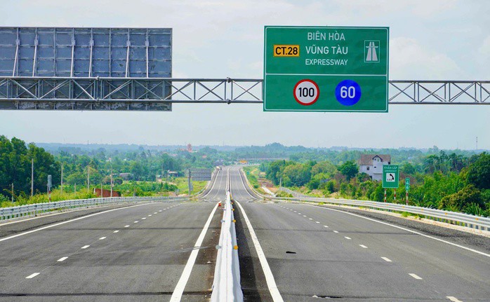 Đường cao tốc Biên Hòa - Vũng Tàu chỉ còn ít ngày nữa để chắp thêm cánh cho sự phát triển liên vùng. Ảnh: NGỌC GIANG