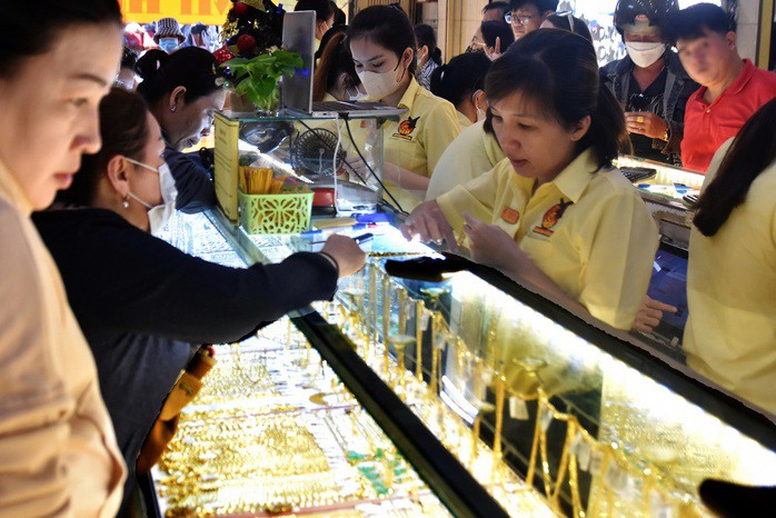 Giá vàng hôm nay biến động khó lường