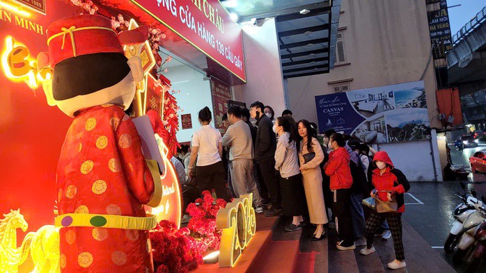 Lượng khách hàng đến giao dịch tại Bảo Tín Minh Châu mỗi ngày thường rất đông