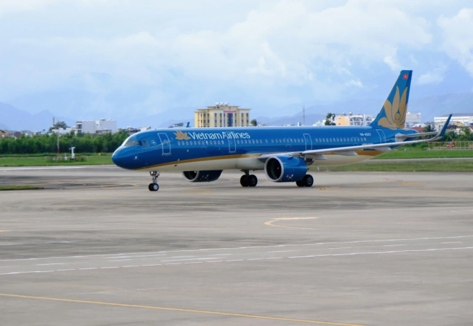 Máy bay Vietnam Airlines chuẩn bị cất cánh tại Sân bay quốc tế Đà Nẵng. Ảnh: Nguyễn Đông