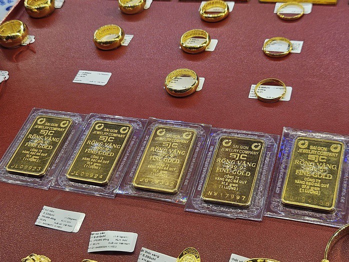 Giá vàng trong nước biến động mạnh những ngày qua
