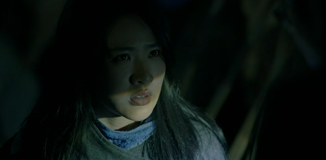 Lam Anh rơi vào tình cảnh nguy hiểm khi hầm mỏ có thể bị kẻ xấu đánh sập. Ảnh VTV