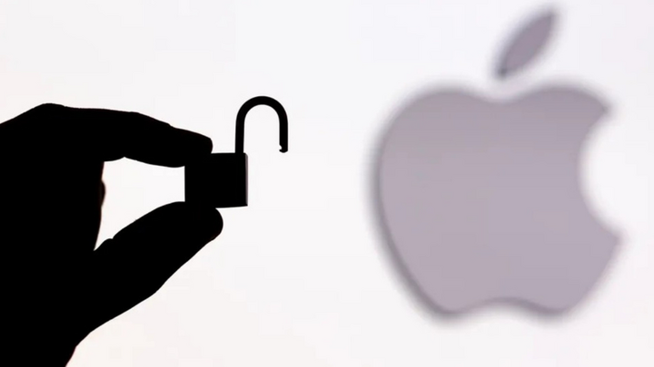 Khoảng 220 triệu người dùng iPhone đang gặp nguy hiểm trước mã độc DarkSword. (Ảnh: Shutterstock)