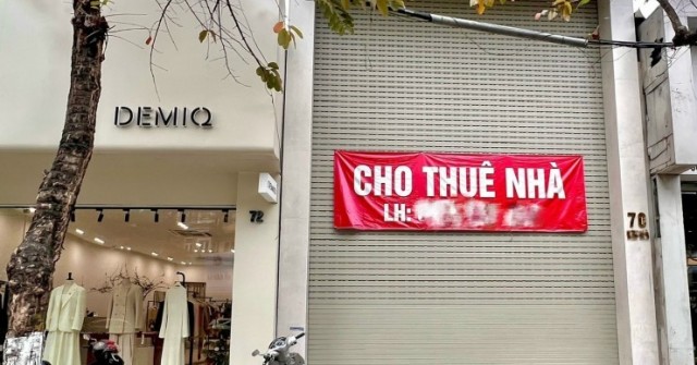Biển cho thuê phủ kín, chủ nhà mặt phố trên ‘đất vàng’ thủ đô chật vật xoay xở tìm khách thuê