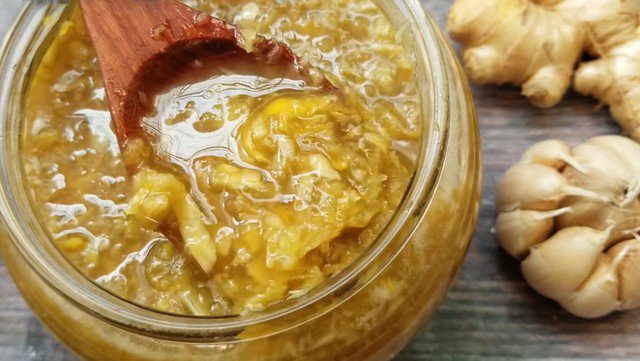 Uống tỏi ngâm mật ong trước bữa ăn khoảng 20 đến 30 phút cũng là thời điểm được nhiều người lựa chọn.