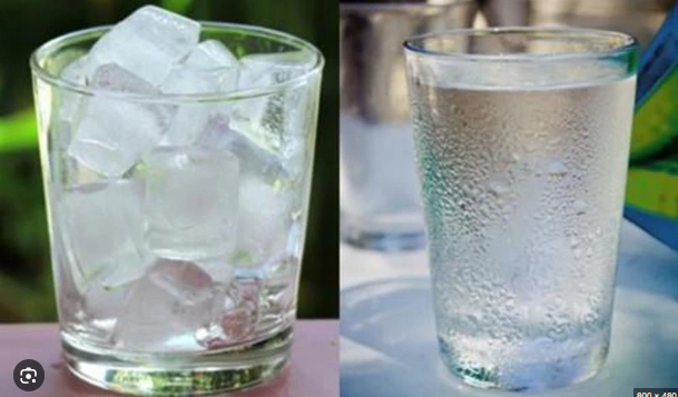 Một sai lầm khá phổ biến là uống nước đá ngay sau khi thức dậy hoặc khi bụng còn rỗng.