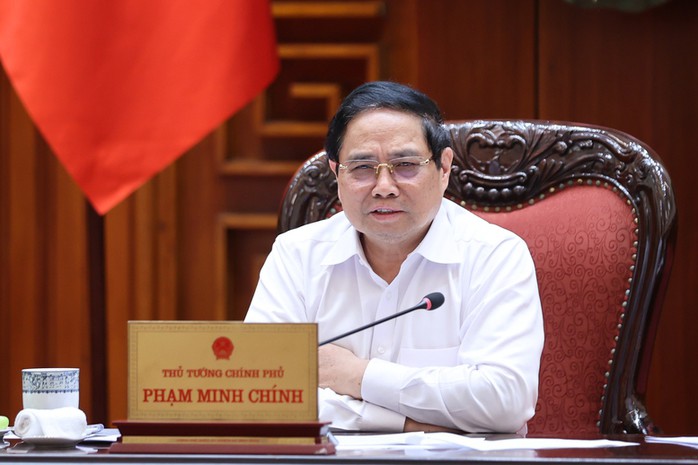 Thủ tướng Chính phủ Phạm Minh Chính làm việc với Tổ công tác an ninh năng lượng sáng ngày 26-3. Ảnh: VGP