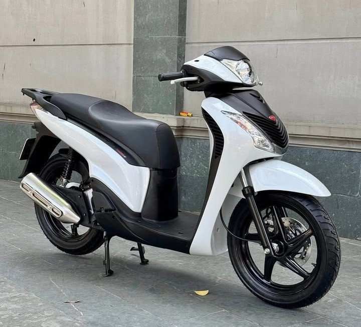 Honda SH 125/150/160i là dòng xe có dung tích bình xăng lớn, lên tới 7,5 lít.