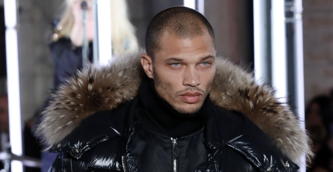 Jeremy Meeks xuất hiện trong các sàn diễn thời trang sau khi ra tù năm 2026. Ảnh: ST
