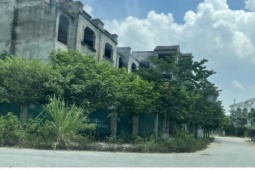 Đất nền Hà Nội giảm 4%, lãi suất vay chạm mốc 9%: Đã đến lúc xuống tiền?