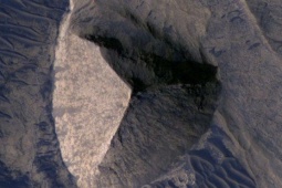 "Kim tự tháp 3 mặt” hiện ra trong ảnh NASA chụp hành tinh khác