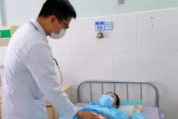 Cô gái trẻ bị ung thư gan ‘đánh úp’ sau 2 tháng đau âm ỉ