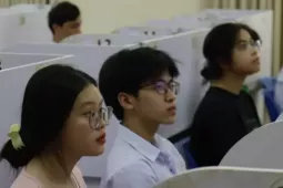 Hàng nghìn thí sinh tranh suất vào trường sư phạm