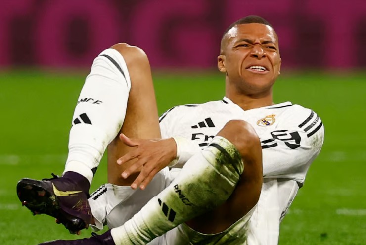 Mbappe phải nghỉ gần 1 tháng vì đau đầu gối