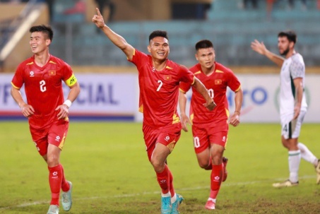 Video bóng đá ĐT Việt Nam - Bangladesh: Tấn công tưng bừng, dấu ấn Hoàng Hên - Xuân Son