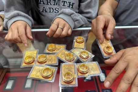 Giá vàng quay đầu giảm mạnh