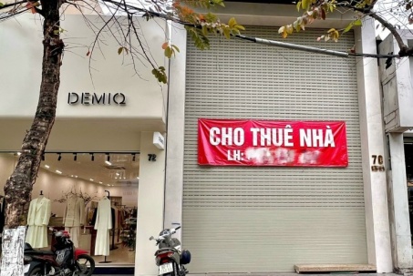Biển cho thuê phủ kín, chủ nhà mặt phố trên ‘đất vàng’ thủ đô chật vật xoay xở tìm khách thuê