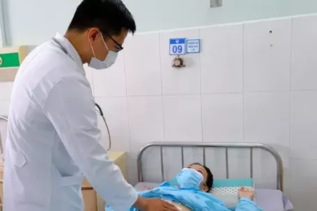 Cô gái trẻ bị ung thư gan ‘đánh úp’ sau 2 tháng đau âm ỉ