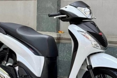 Giá xăng trên dưới 30.000 đồng/lít, đổ đầy bình xe máy tốn bao nhiêu tiền?