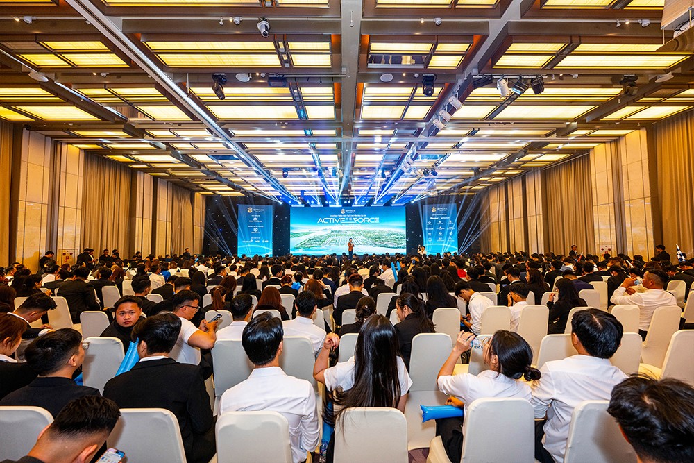 Gần 1.000 chuyên viên kinh doanh đồng loạt kích hoạt tinh thần chinh phục Hiep Phuoc Premia - Đô thị sinh thái siêu sông Nam Sài Gòn. (Ảnh: Quốc Dũng)