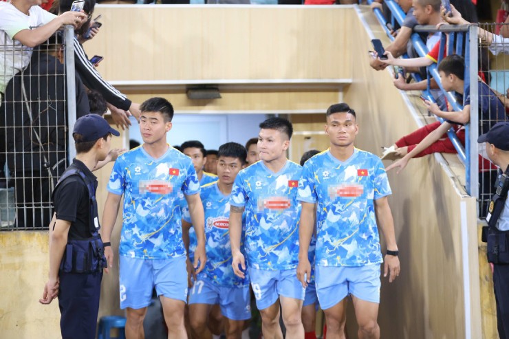 Trực tiếp bóng đá ĐT Việt Nam - Bangladesh: Xuân Son tiếc nuối, Hoàng Hên sút trúng cột dọc (Hết giờ) - 12