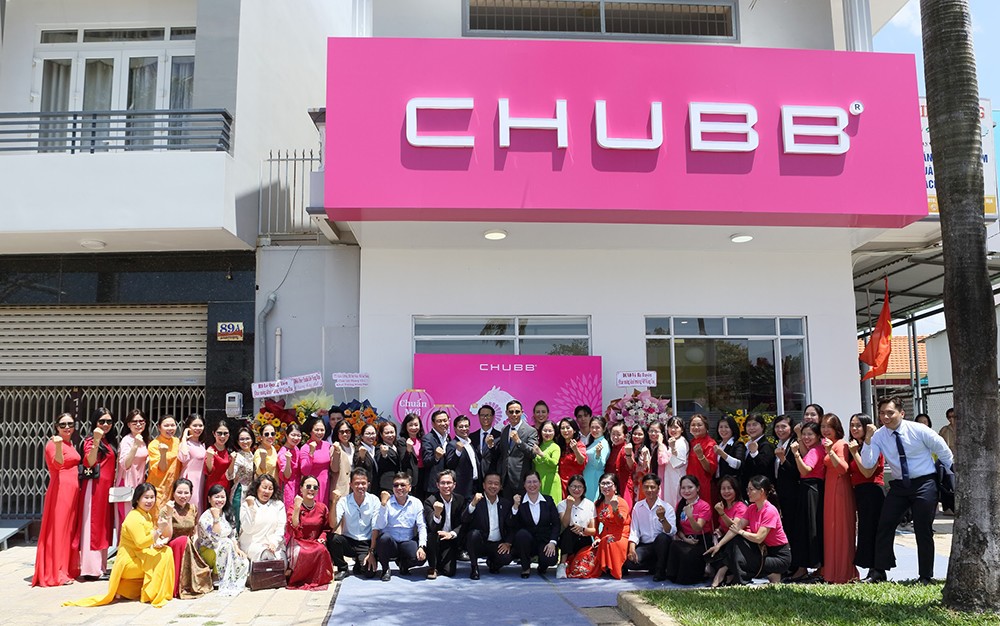 Việc nâng chuẩn văn phòng được thực hiện song hành với tăng cường năng lực đội ngũ tư vấn để nâng tầm trải nghiệm khách hàng.