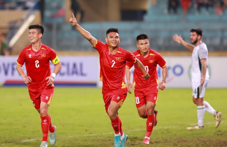 ĐT Việt Nam xé lưới&nbsp;ĐT Bangladesh 3 lần trong hiệp 1