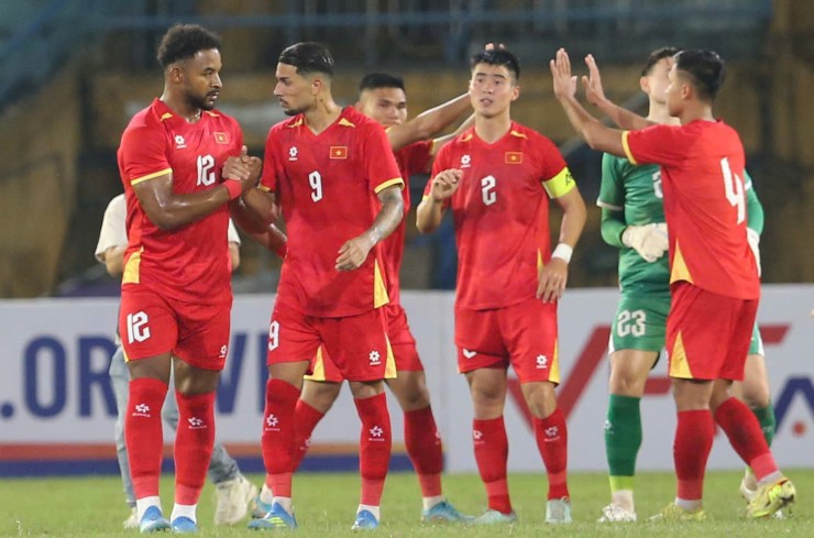 Xuân Son, Hoàng Hên thi đấu năng nổ nhưng kém duyên