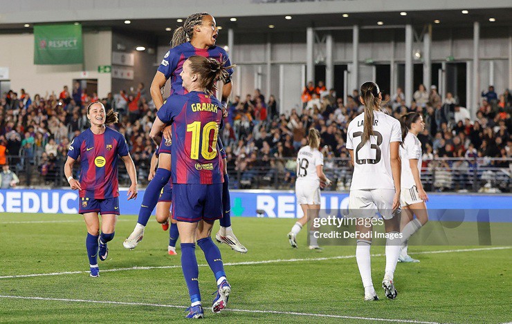 Barcelona tiếp tục thể hiện sự vượt trội trước Real Madrid