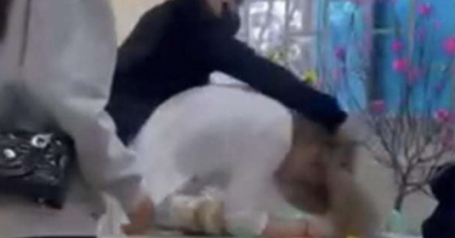 Nữ sinh lớp 12 Trường Cao đẳng Điện tử - Điện lạnh Hà Nội bị đánh dã man trong lớp học: Công an đã tiếp nhận vụ việc