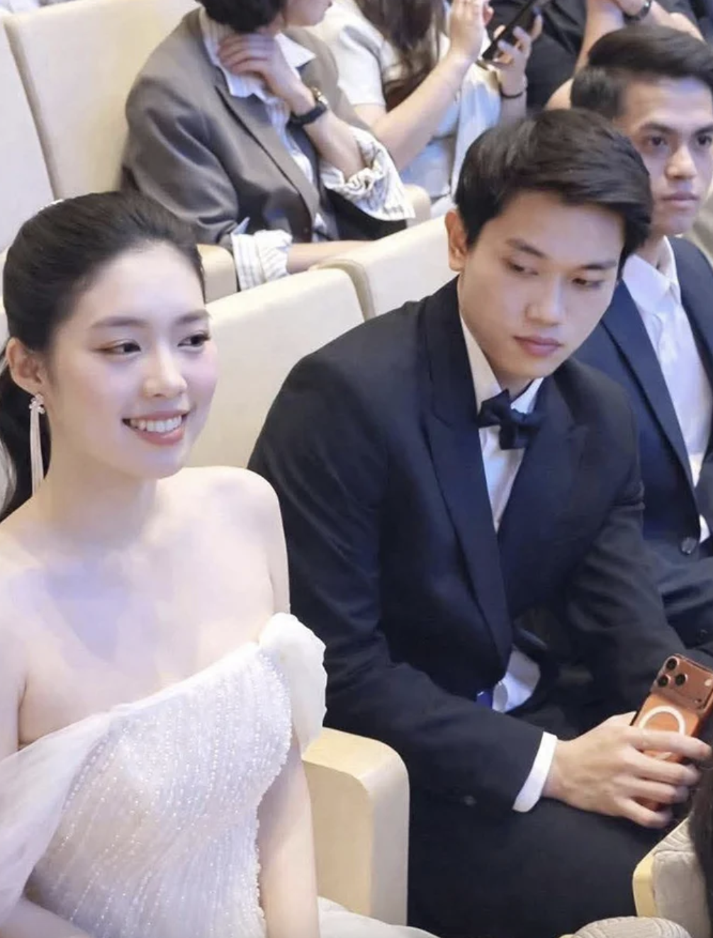 Trước đó, cả hai từng có khung hình "gây bão" mạng xã hội.