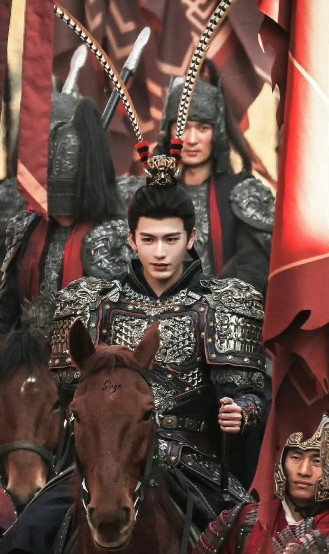 Vai diễn tướng quân của Trương Lăng Hách trong Trục ngọc bị chê không đủ dũng mãnh.