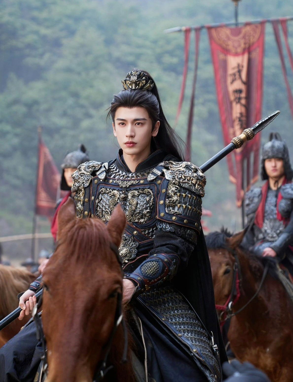 Vai diễn tướng quân của Trương Lăng Hách trong Trục ngọc bị chê không đủ dũng mãnh.