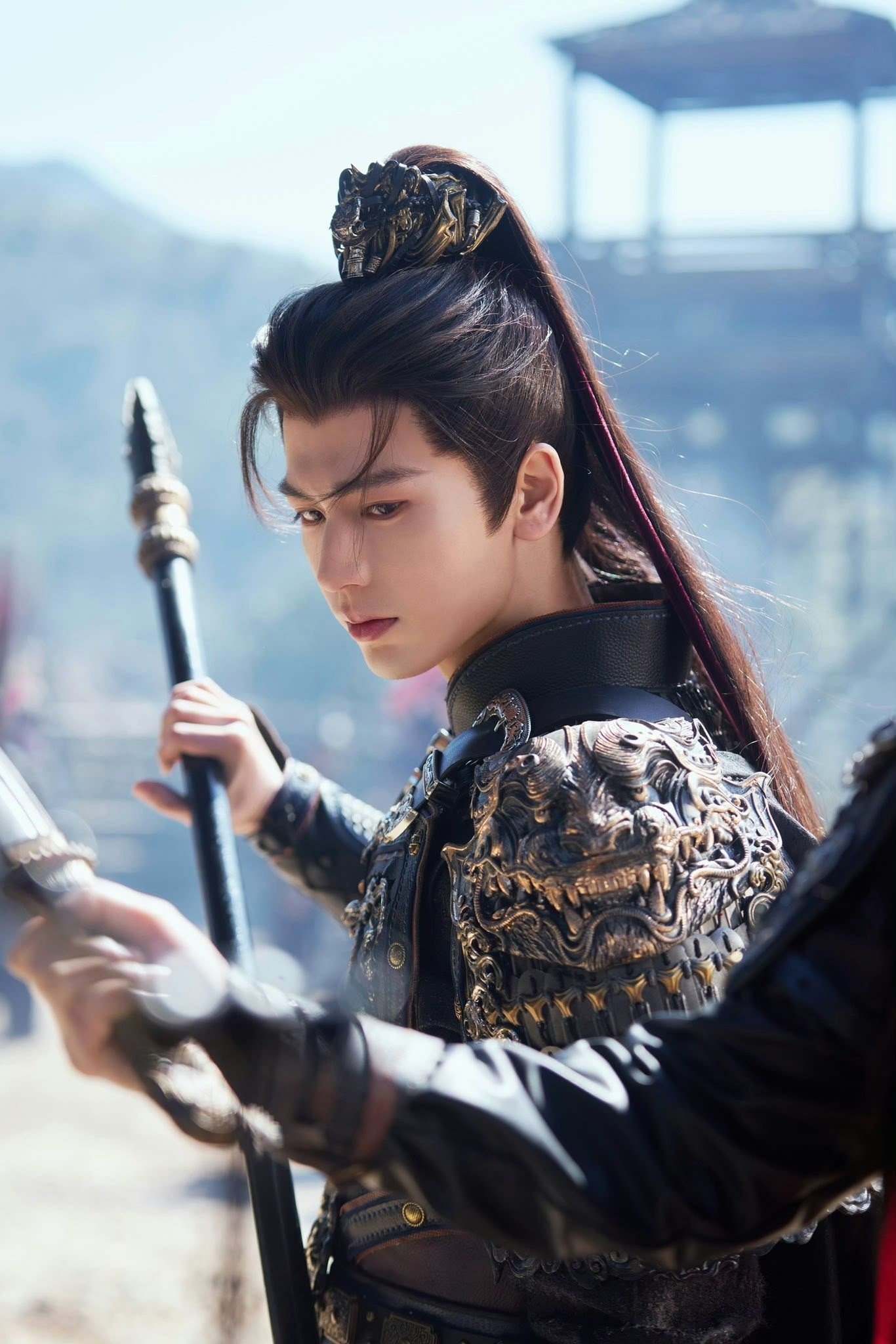 Vai diễn tướng quân của Trương Lăng Hách trong Trục ngọc bị chê không đủ dũng mãnh.