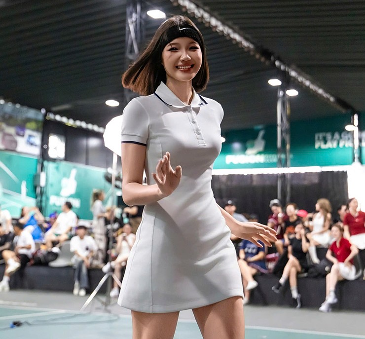 Hoa Khôi, người mẫu Hoài Phương đã có một năm gắn bó với pickleball. Trước đó, cô đã từng chơi khá nhiều môn thể thao như võ thuật, yoga, bơi hay gym…Cả Kỳ Hân và Hoài Phương đều khẳng định: “Thua cũng được nhưng mà vui”.