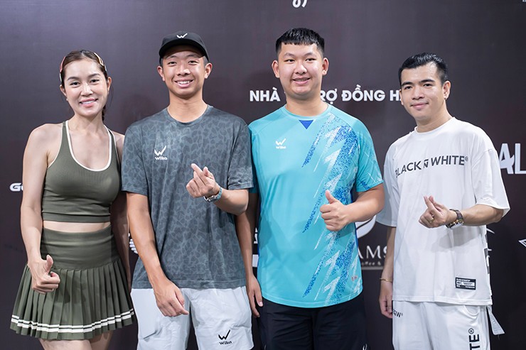 Giải đấu còn có màn dự khán của tay vợt Việt kiều nổi tiếng Quang Dương.