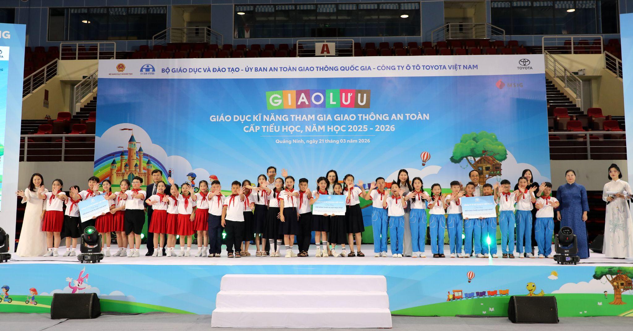 Toyota Việt Nam tiếp sức kỹ năng an toàn giao thông cho học sinh tiểu học - 3