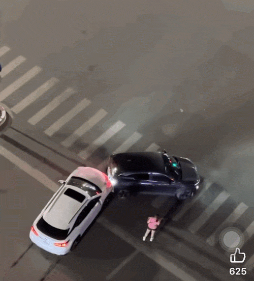 Công an Hà Nội công bố nguyên nhân xế hộp Lexus gây tai nạn liên hoàn - 1