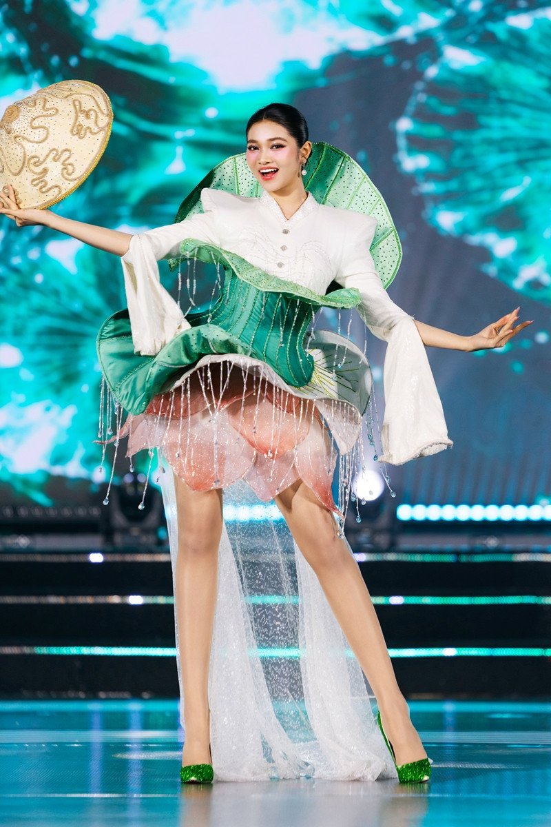 Các mỹ nữ sexy hết cỡ với bikini, Việt Nam đăng cai Miss World lần thứ 73 - 2