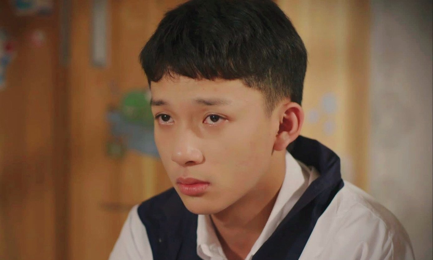 Diễn xuất của Sơn Tùng khiến khán giả xúc động rơi nước mắt.