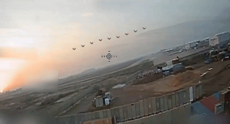 Đoạn video do lực lượng dân quân Iraq công bố ghi lại một cuộc tập kích bằng máy bay không người lái nhằm vào căn cứ của Mỹ tại Baghdad, trong đó trọng tâm là đòn đánh trực tiếp vào hệ thống radar cảnh giới AN/MPQ-64 Sentinel.